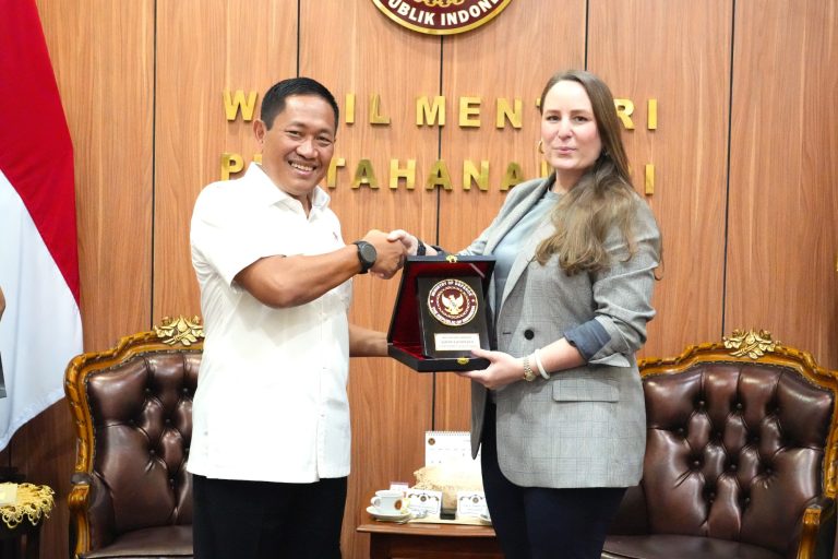 Wamenhan RI Terima Kunjungan Executive Director IISS-Asia